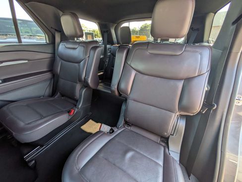 Used 2026 Ford Explorer Platinum RWD image 15