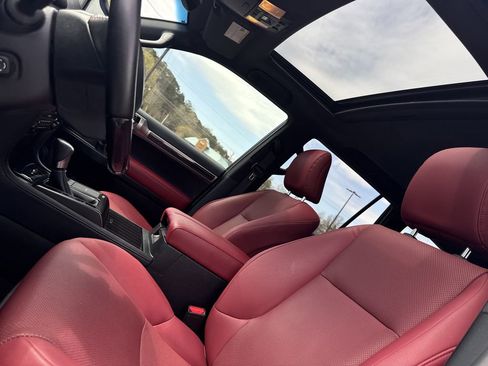 Used 2023 Lexus GX 460 Premium w/ Accessory Package image 35