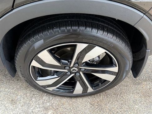 Used 2023 Volvo XC40 B5 Ultimate w/ Climate Package image 6