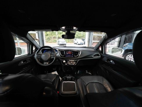 Used 2020 Chrysler Pacifica Touring-L Plus w/ Advanced Safetytec Group image 19