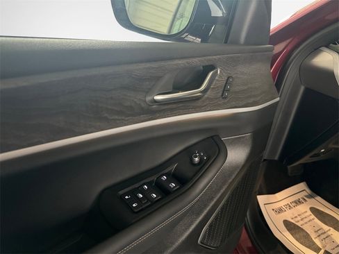 Used 2025 Jeep Grand Cherokee L Limited w/ Luxury Tech Group II image 14