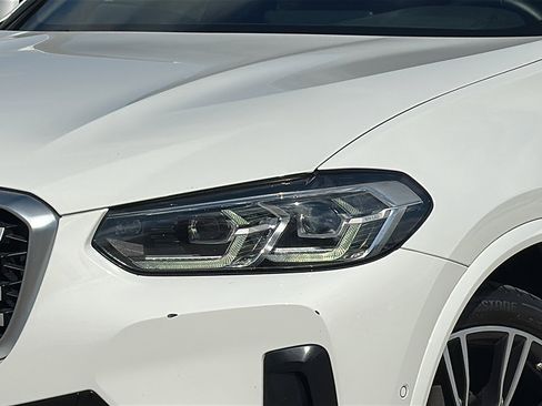 Used 2022 BMW X4 xDrive30i w/ M Sport Package image 4