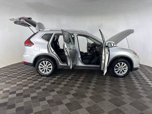 Used 2017 Nissan Rogue SV AWD/4WD image 13
