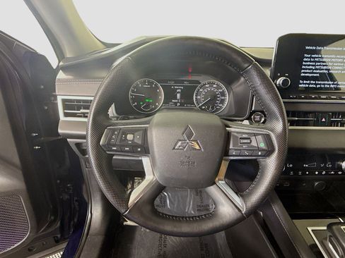 Used 2024 Mitsubishi Outlander SE image 13