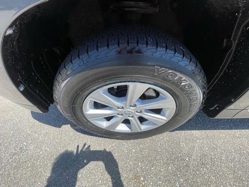Used 2011 Toyota Highlander 4WD w/ Tech Pkg image 19