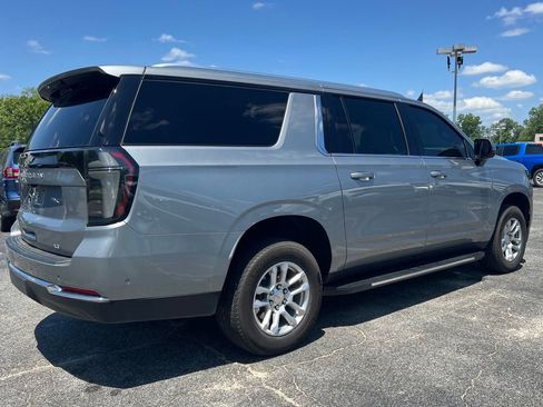 Used 2025 Chevrolet Suburban LT w/ Comfort Package AWD/4WD image 3