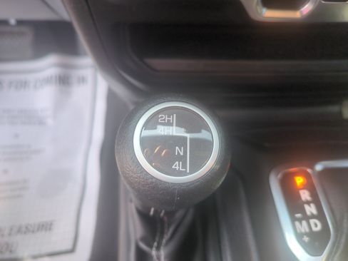 Used 2022 Jeep Wrangler Unlimited Sahara w/ Cold Weather Group AWD/4WD image 27