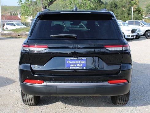 New 2026 Jeep Grand Cherokee Altitude image 5