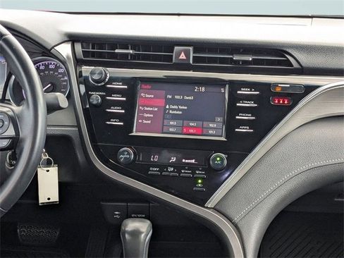 Used 2018 Toyota Camry SE image 16