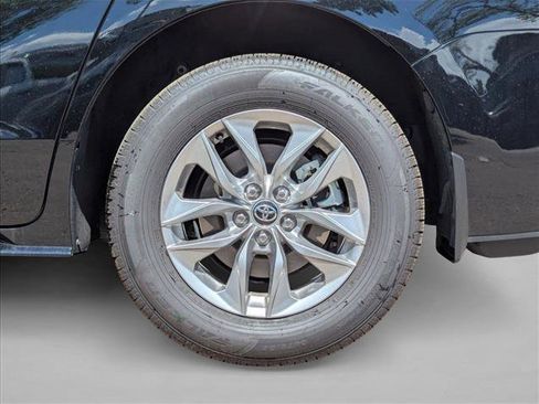 Used 2026 Toyota Sienna XLE AWD/4WD image 9