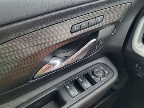 Used 2020 GMC Terrain SLT w/ Preferred Package image 26