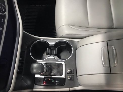 Used 2019 Toyota Highlander XLE image 13