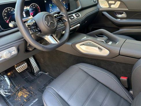 Used 2026 Mercedes-Benz GLS 450 4MATIC image 9