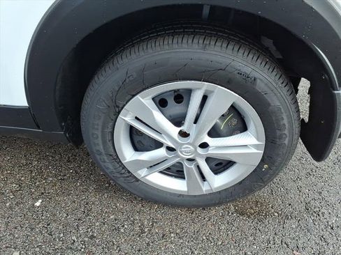 New 2025 Nissan Kicks Play S image 4