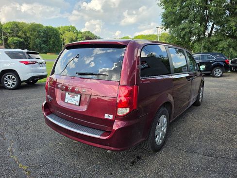 Used 2019 Dodge Grand Caravan SE w/ UConnect Hands-Free Group FWD image 5