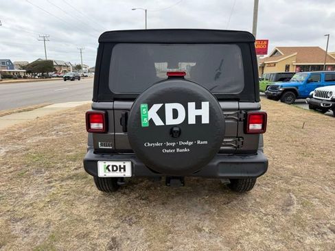 Used 2024 Jeep Wrangler Sport S image 6