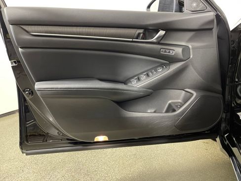 Used 2018 Honda Accord Touring image 20