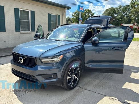 Used 2022 Volvo XC40 T5 R-Design w/ Advanced Package AWD/4WD image 13