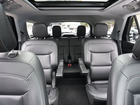 Used 2022 Ford Explorer XLT w/ Equipment Group 202A image 44