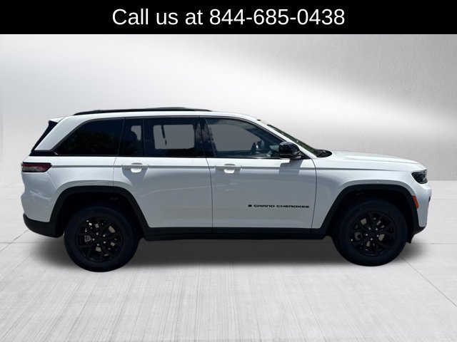 New 2026 Jeep Grand Cherokee Altitude RWD image 4