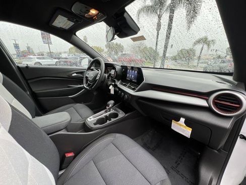 Used 2026 Chevrolet Trax RS image 28