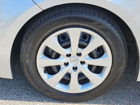 Used 2023 Toyota Corolla LE FWD image 13