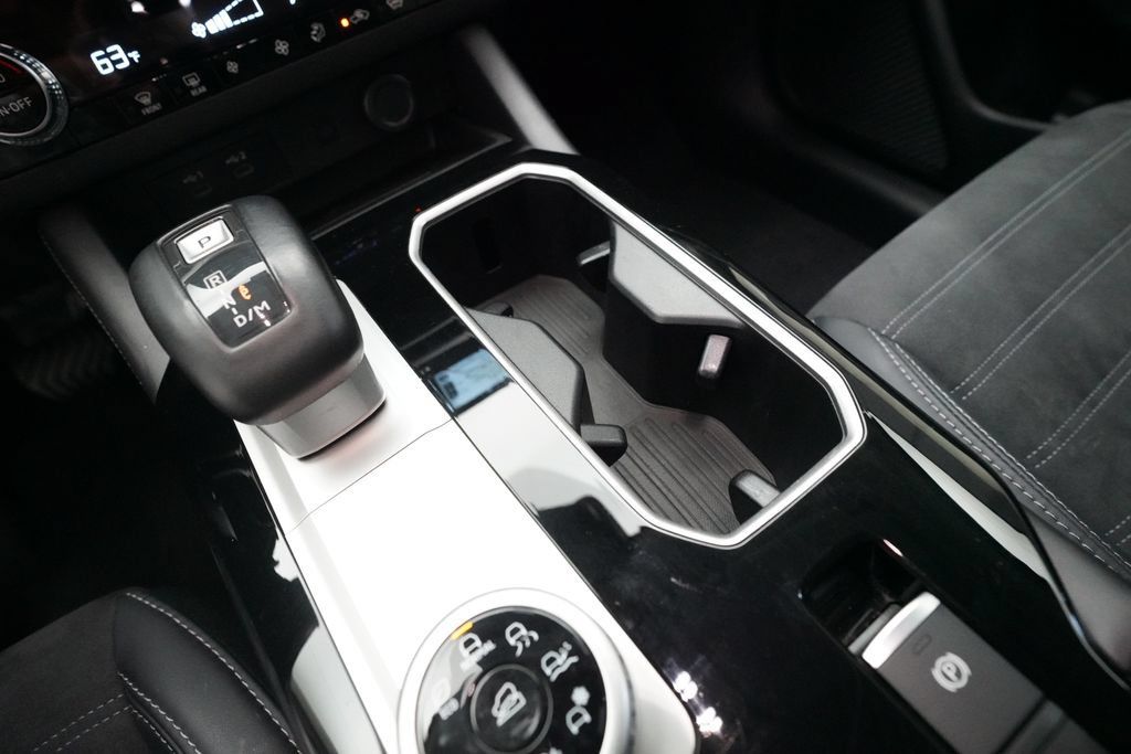 Used 2025 Mitsubishi Outlander AWD image 17