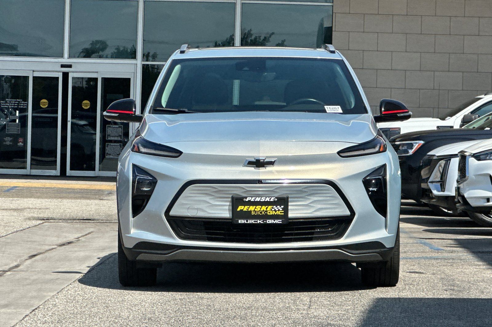 Used 2023 Chevrolet Bolt EUV Premier w/ Sun & Sound Package FWD image 9