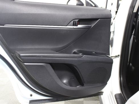 Used 2019 Toyota Camry SE FWD image 10