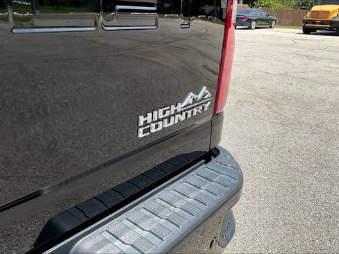 Used 2024 Chevrolet Silverado 2500 High Country AWD/4WD image 29