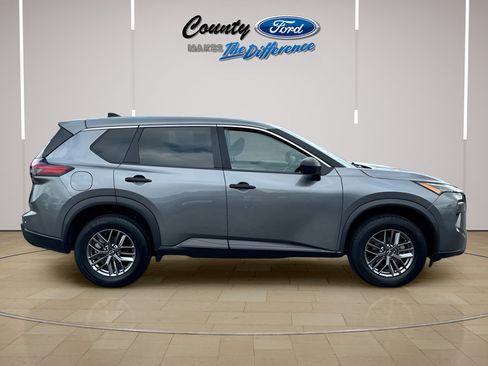 Used 2024 Nissan Rogue S AWD/4WD image 8