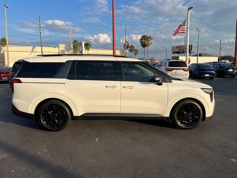 New 2026 Kia Carnival SX w/ SX Dark Edition Package FWD image 5