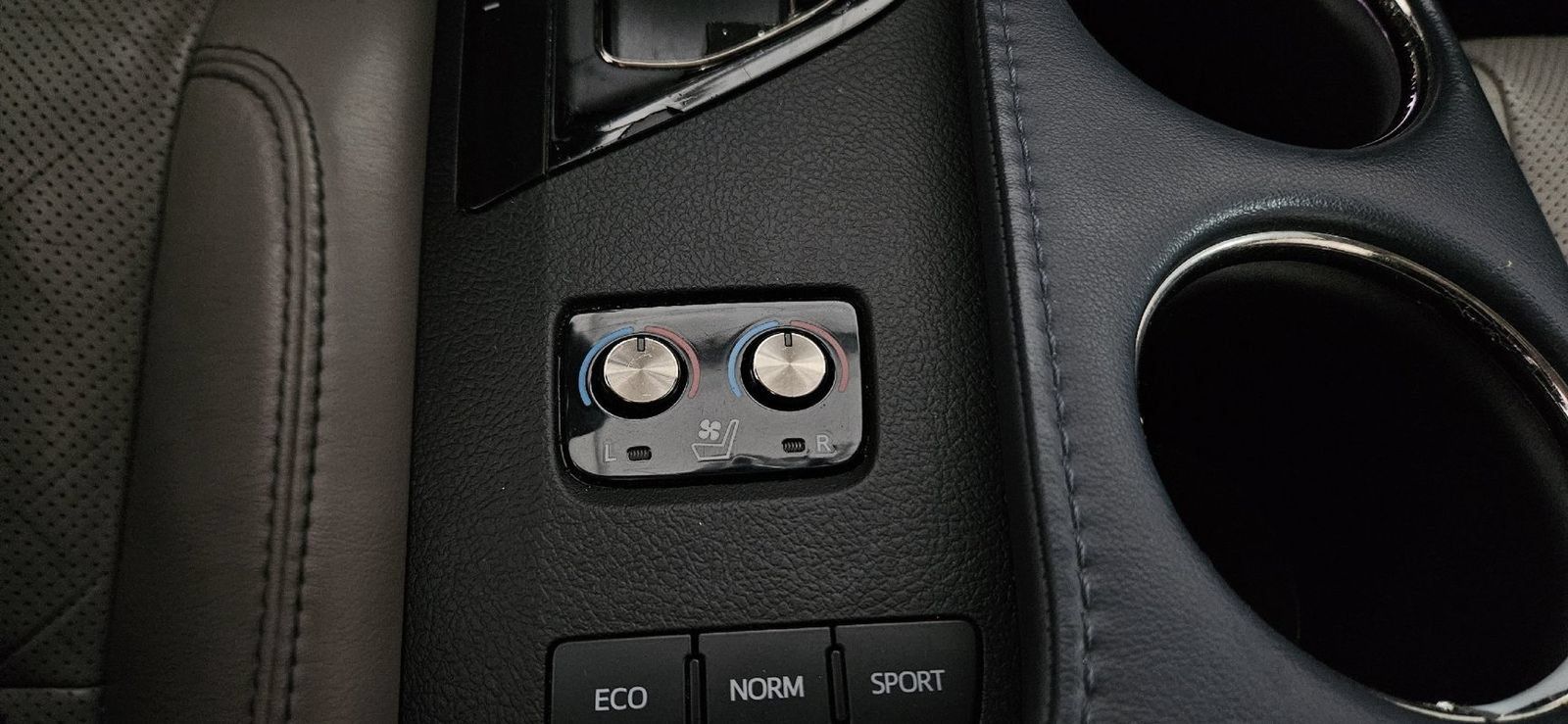 Used 2013 Toyota Avalon Limited FWD image 14