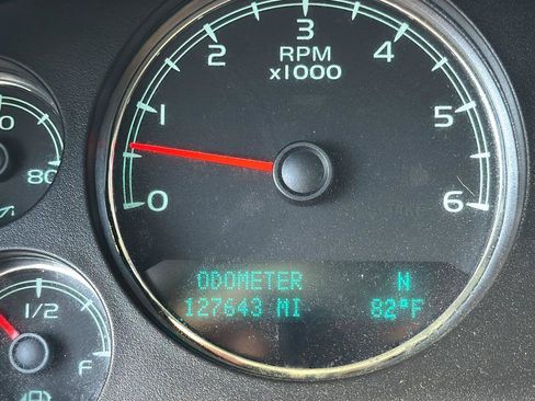 Used 2011 Chevrolet Tahoe LTZ RWD image 11