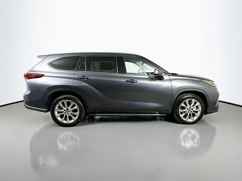 Used 2023 Toyota Highlander Limited FWD image 7