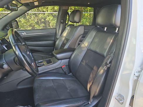 Used 2020 Jeep Grand Cherokee Altitude RWD image 16