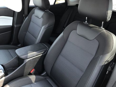 Used 2025 Chevrolet Trax LT w/ LT Convenience Package image 13