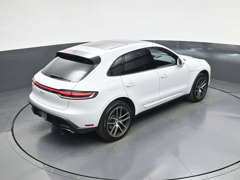 Used 2025 Porsche Macan AWD/4WD image 35
