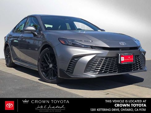 Certified 2025 Toyota Camry SE FWD image 1