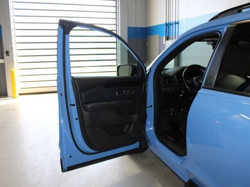 Certified 2025 Honda Pilot TrailSport image 7