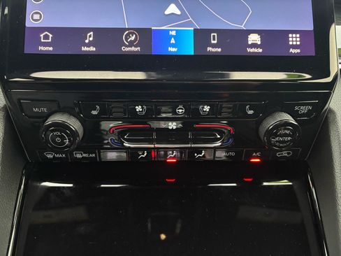Used 2023 Jeep Grand Cherokee Trailhawk w/ Luxury Tech Group III AWD/4WD image 28