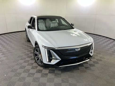 New 2026 Cadillac Lyriq Luxury w/ LPO, Floor Liner Package image 35