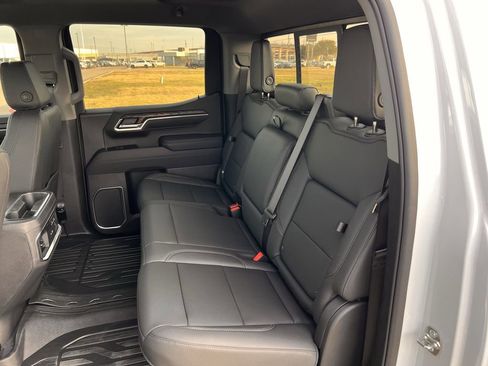 New 2026 GMC Sierra 1500 SLT image 32