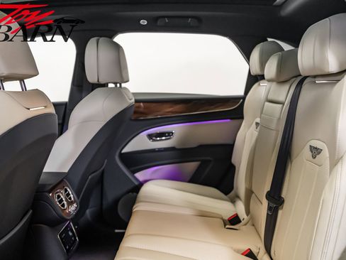 Used 2021 Bentley Bentayga image 50