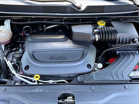 Used 2023 Chrysler Voyager LX FWD image 21