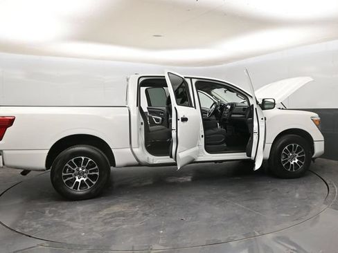 Used 2024 Nissan Titan SV AWD/4WD image 28