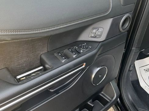Used 2021 Ford Expedition Limited image 9