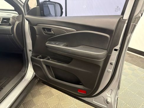 Used 2023 Honda Passport EX-L image 16