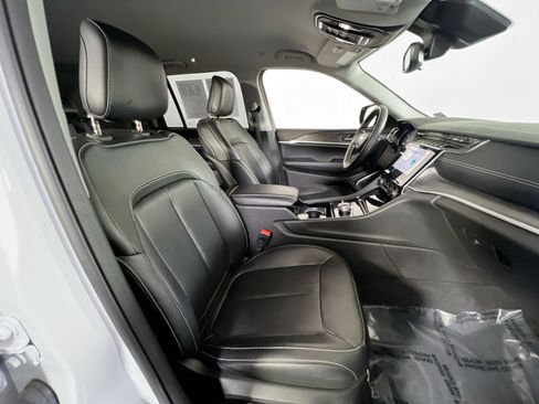 Used 2022 Jeep Grand Cherokee Limited AWD/4WD image 26