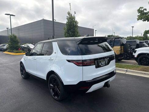 Used 2024 Land Rover Discovery Dynamic SE AWD/4WD image 3